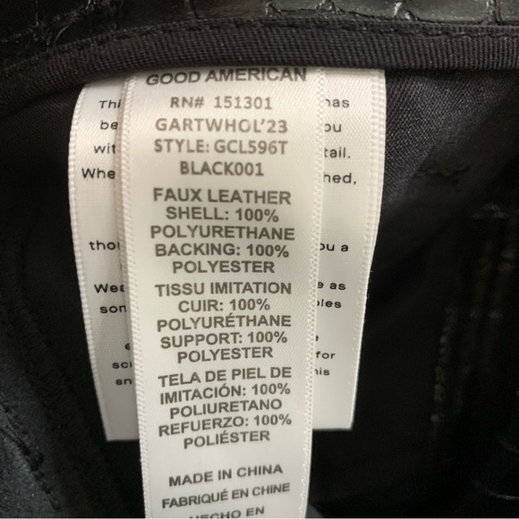 Good American Good Classic Slim fit black faux leather snake jeans 2/26 NWT - Picture 10 of 11